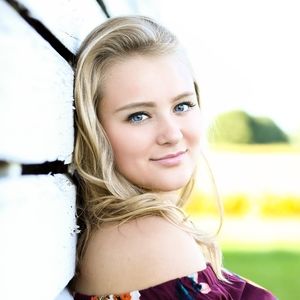 Meet your Posher, Mallory elizabeth